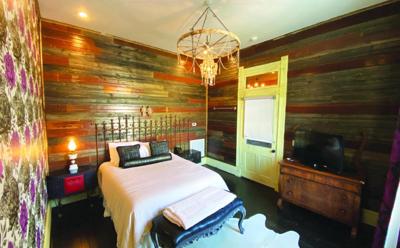 Mulberry Hotel *